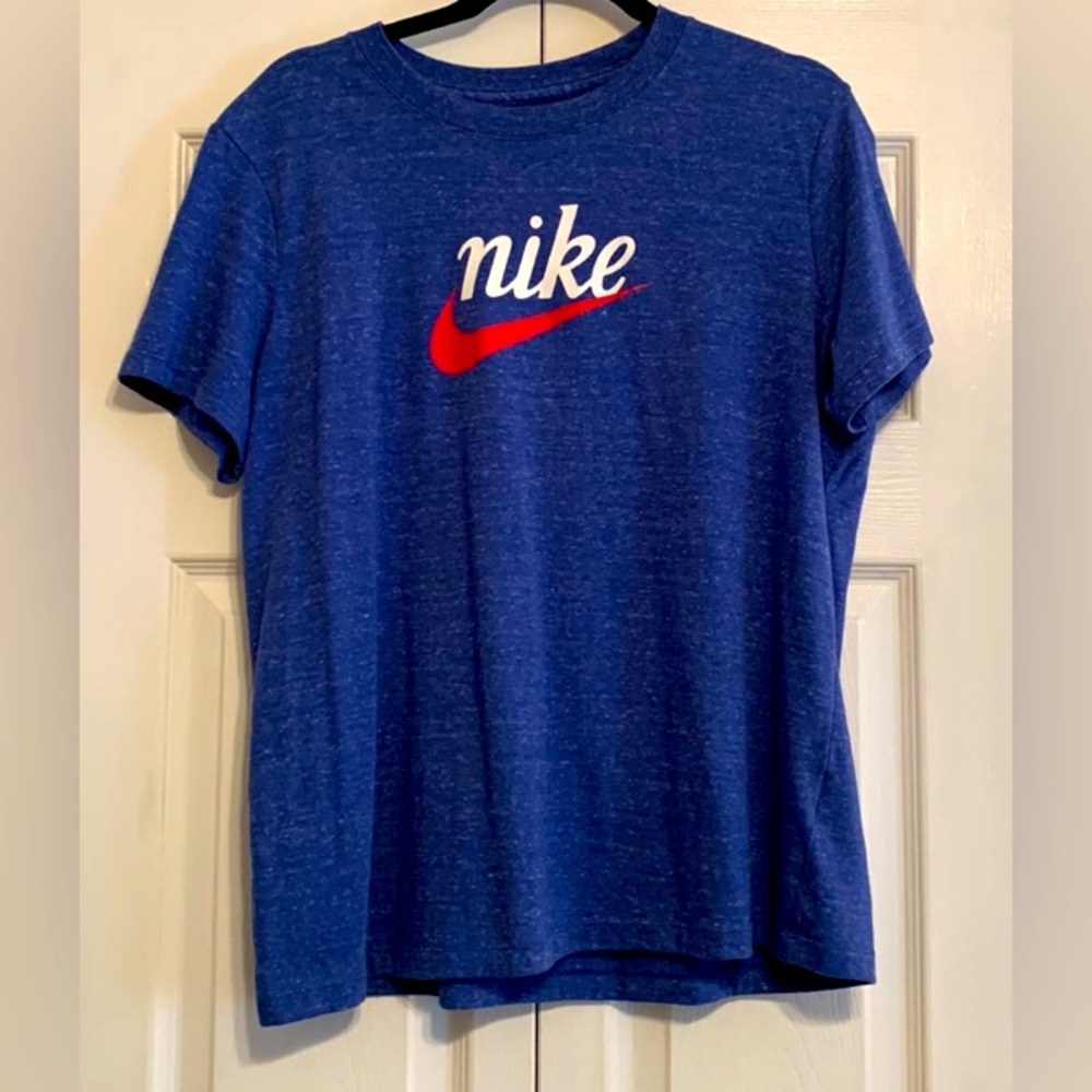 Nike comfortable t shirt short sleeve, size xL, EUC